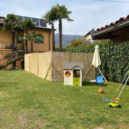Casa Vacanza Veronica Con Giardino Verbania Kültér fotó