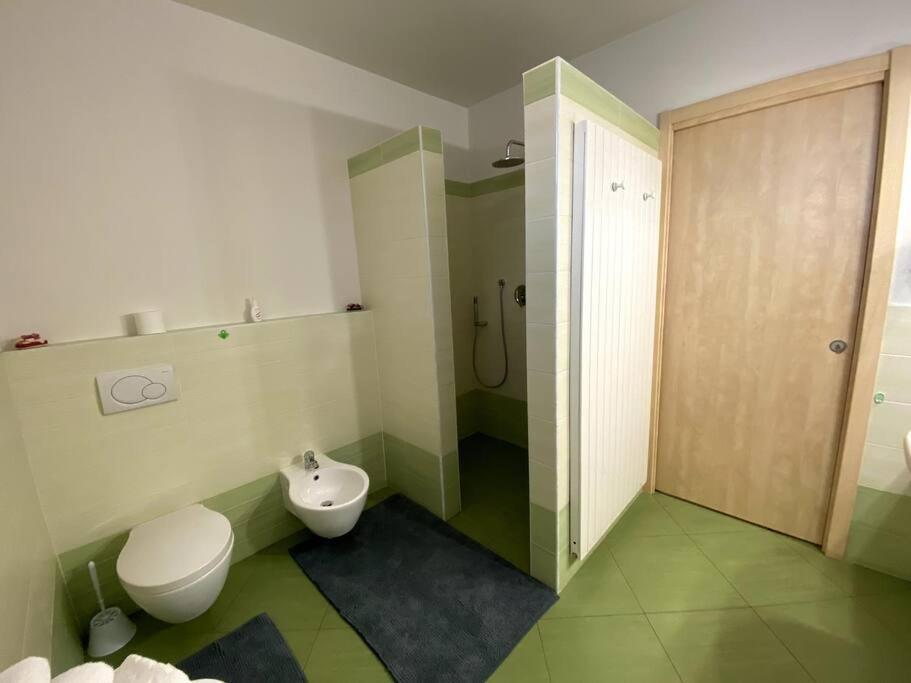 Casa Vacanza Veronica Con Giardino Verbania Kültér fotó